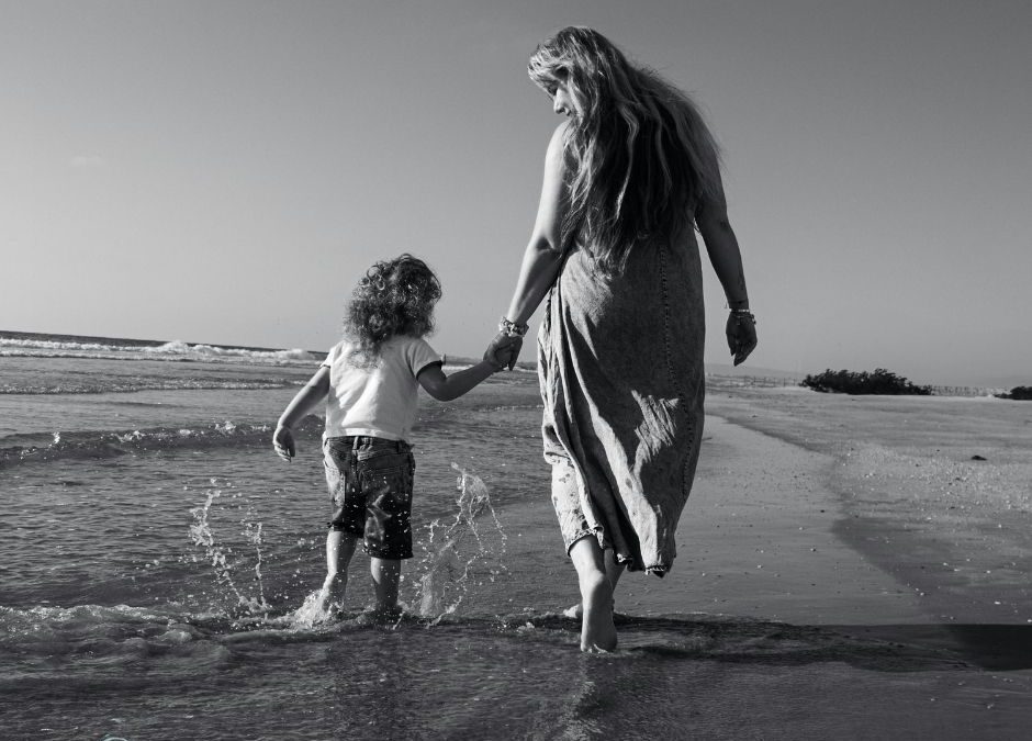 Podologia infantil a Badalona: El meu fill camina cap a dins o de puntetes?
